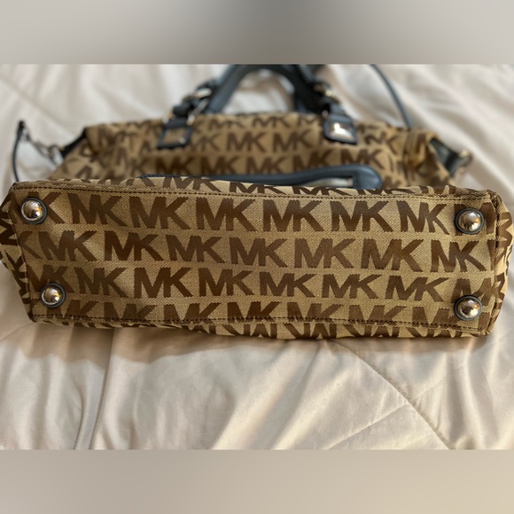 Michael Kors bag - Picture 13 of 13